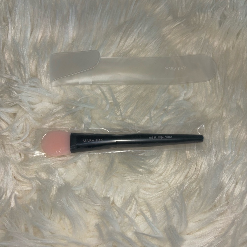 NEW Mary Kay Mask Applicator